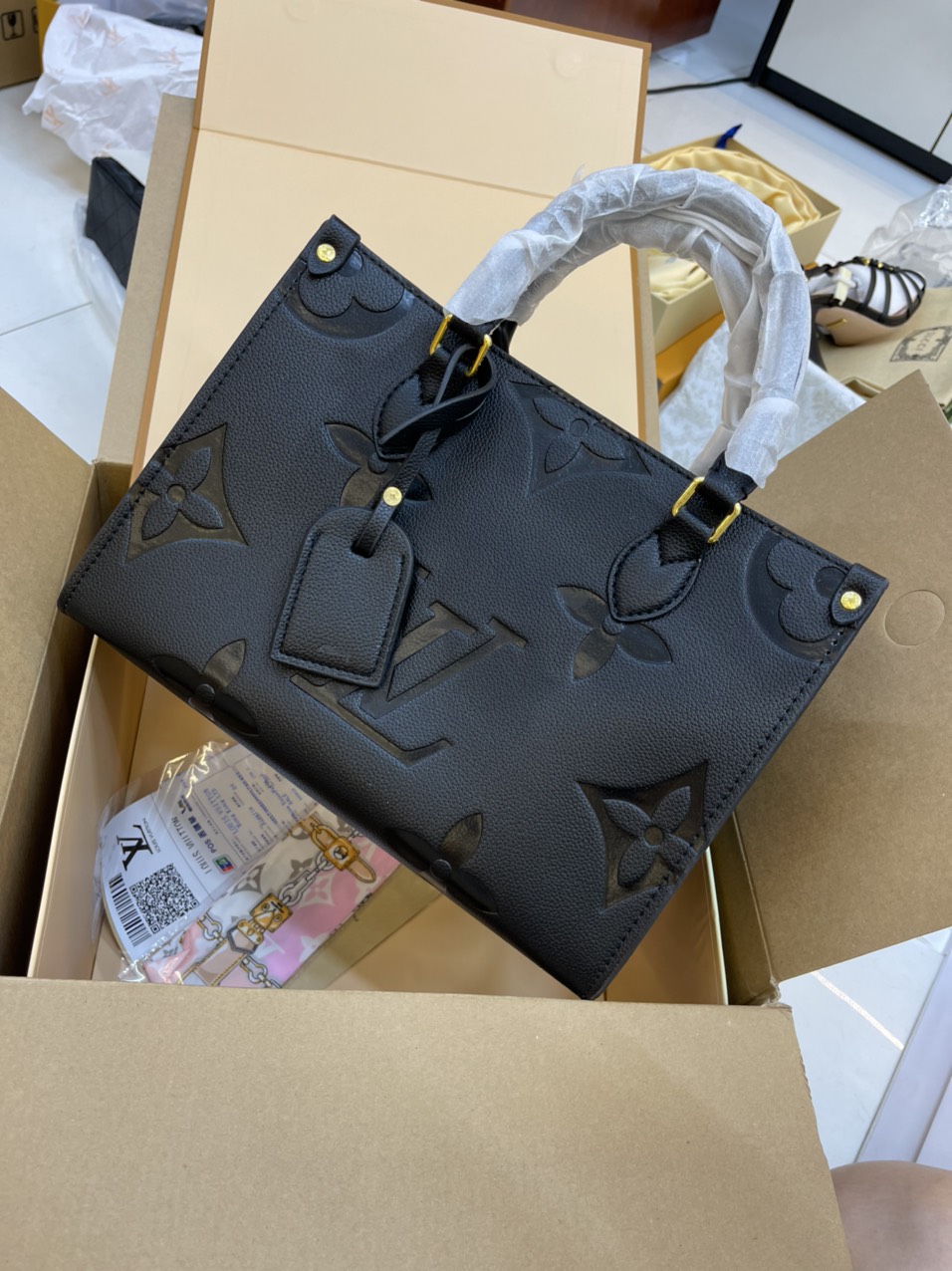 Túi Xách Super LV Tote Onthego Màu Đen 28cm